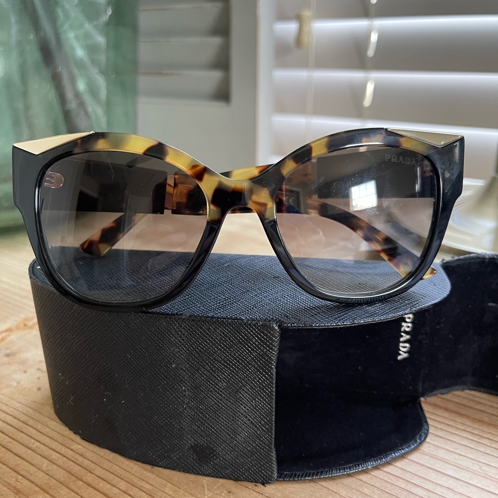 Prada Sunglasses SPR02W 01M-0A7 Black Tortoise Cat Eye with Gradient Gray Lenses